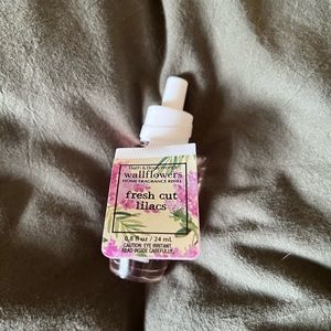 Bath & Body Works Fresh Cut Lilacs Wallflower